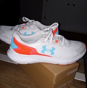 Size 10 under armour tennis shoes